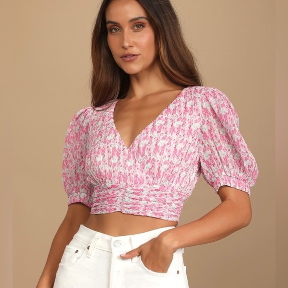 Lulu’s Picked for You Pink Floral Print Pleated Tie-Back Crop Top - size small